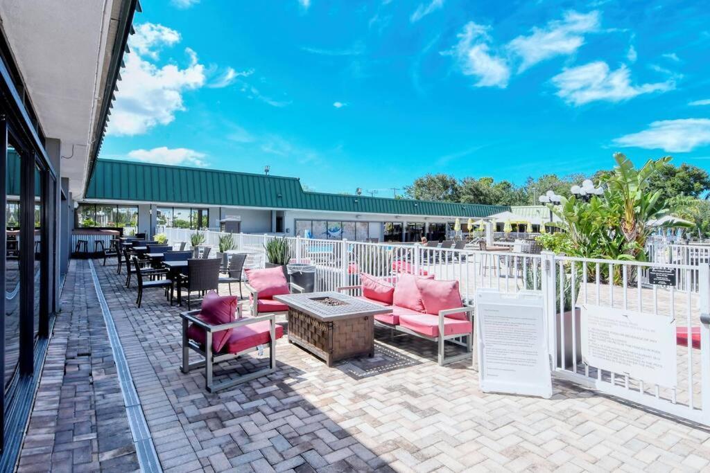 Апартаменты Waterfront, Pool, Tiki Bar & Grill, Gym, Location! Сарасота Экстерьер фото